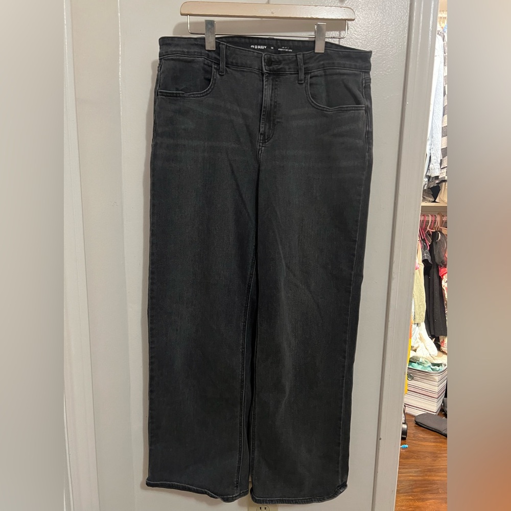 Old Navy Women's Straight Leg Jeans in Charcoal